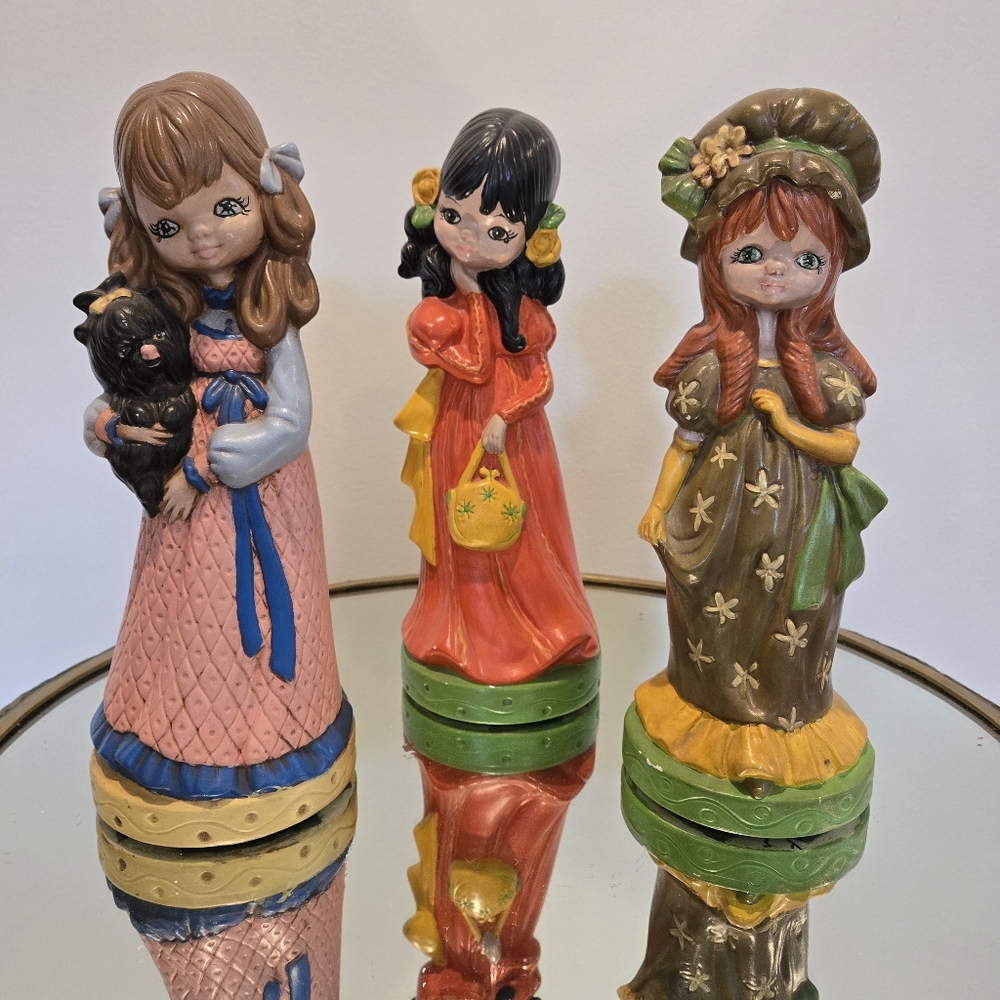 Vintage 1970s Holland Chalkware Figurine Set